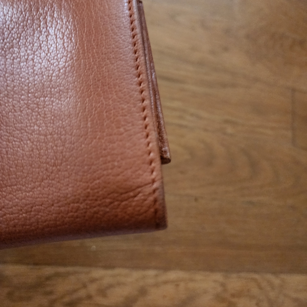 Gucci Tan Leather Women's Wallet - Picture 13 of 13